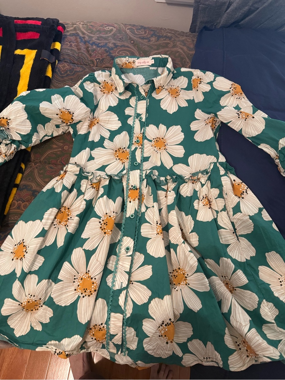 Ivy city Bowie dress Floral Button-Front Green Dress with White Daisies